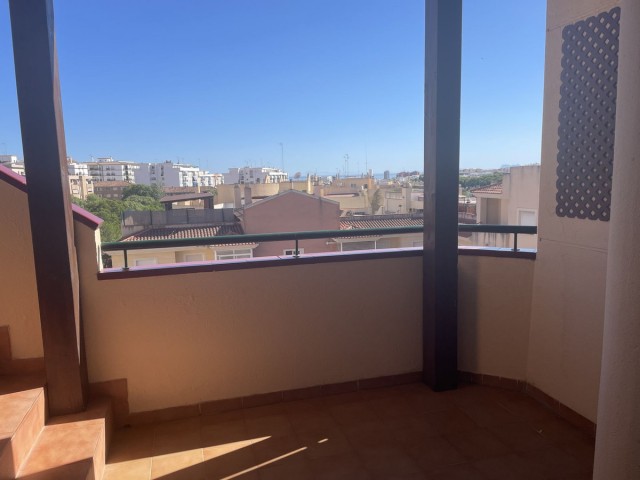 Apartamento con 3 Dormitorios  en Estepona