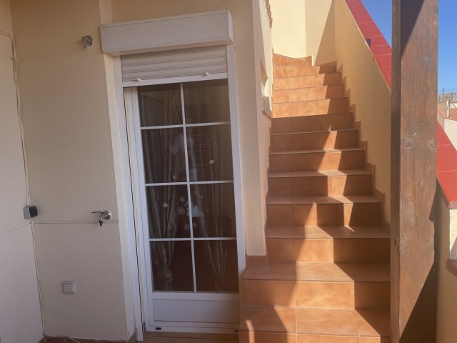 Apartamento con 3 Dormitorios  en Estepona