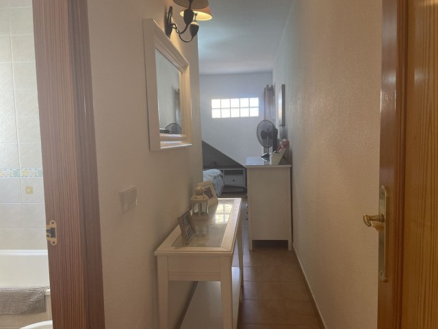Apartamento con 3 Dormitorios  en Estepona