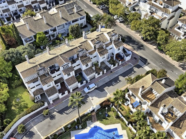 6 Soveroms Rekkehus i Nueva Andalucía