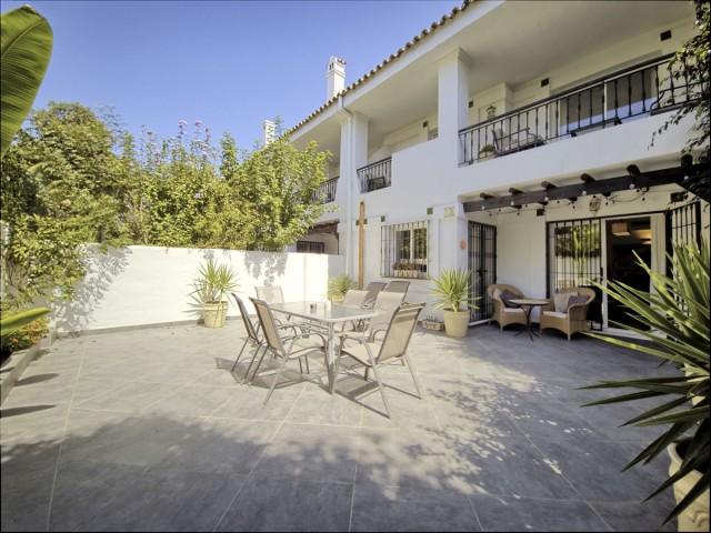 6 Bedrooms Townhouse in Nueva Andalucía