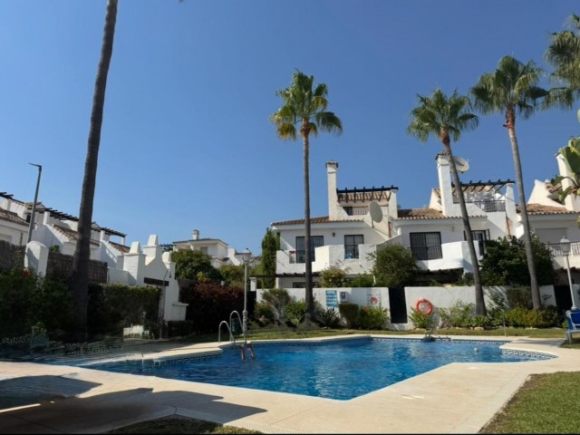 6 Bedrooms Townhouse in Nueva Andalucía