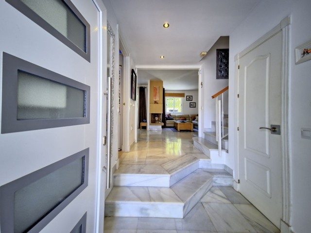 6 Bedrooms Townhouse in Nueva Andalucía