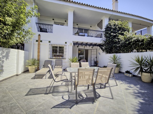 6 Bedrooms Townhouse in Nueva Andalucía