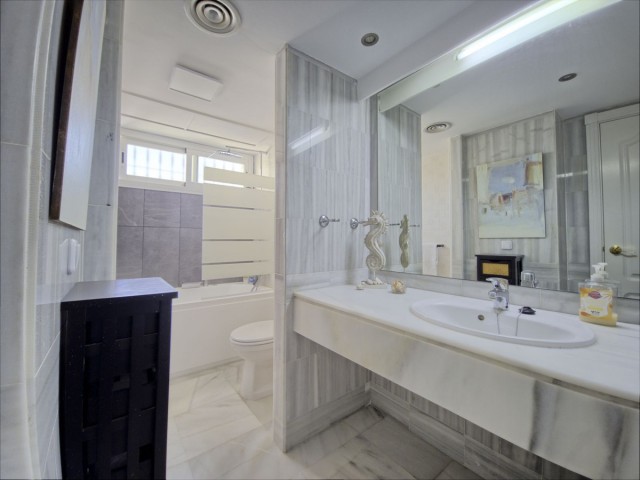 6 Bedrooms Townhouse in Nueva Andalucía