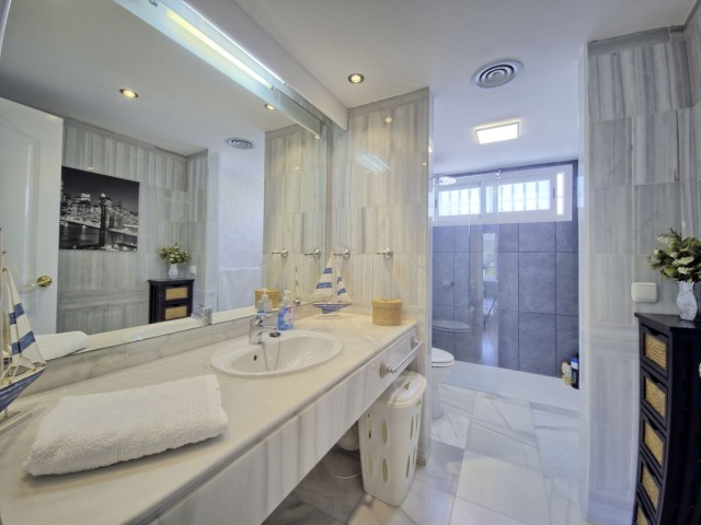 6 Bedrooms Townhouse in Nueva Andalucía