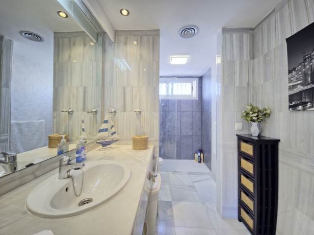 6 Bedrooms Townhouse in Nueva Andalucía