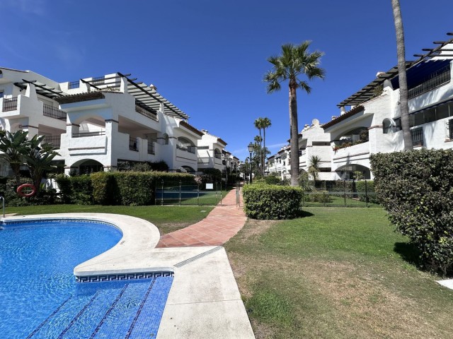 Apartamento con 2 Dormitorios  en San Pedro de Alcántara