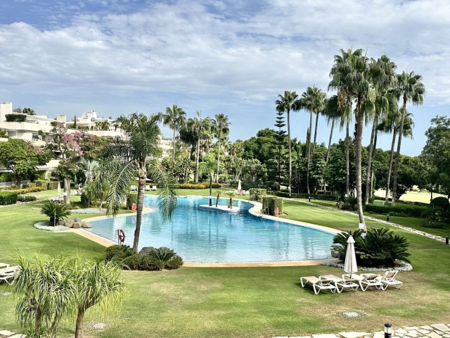 Apartamento con 2 Dormitorios  en Nueva Andalucía