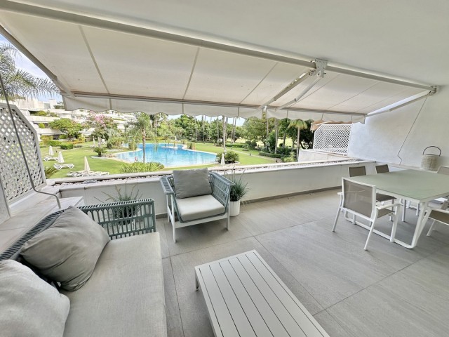 Apartamento con 2 Dormitorios  en Nueva Andalucía