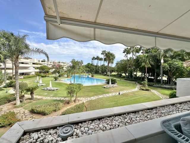 Apartamento con 2 Dormitorios  en Nueva Andalucía