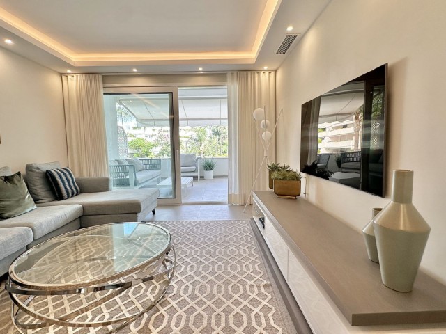 Apartamento con 2 Dormitorios  en Nueva Andalucía