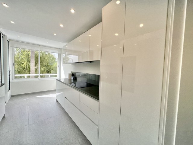 Apartamento con 2 Dormitorios  en Nueva Andalucía