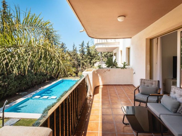 Apartamento con 2 Dormitorios  en Puerto Banús