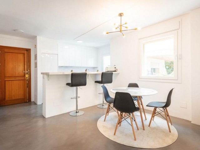 Apartamento con 2 Dormitorios  en Puerto Banús