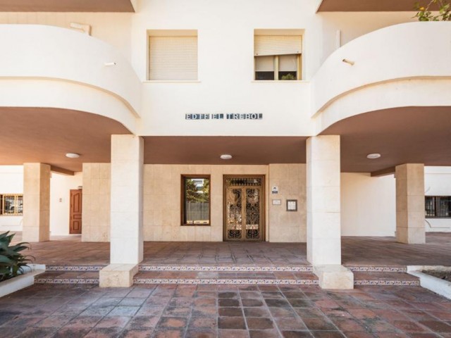 Apartamento con 2 Dormitorios  en Puerto Banús