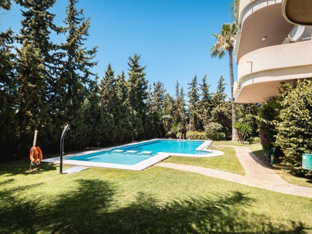 Apartamento con 2 Dormitorios  en Puerto Banús