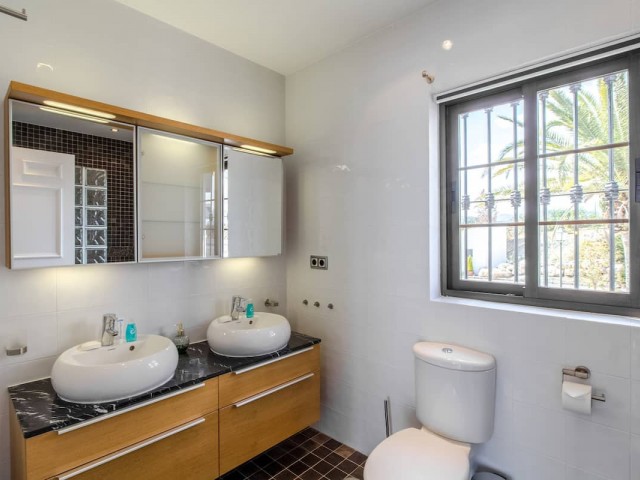3 Bedrooms Apartment in Benahavís