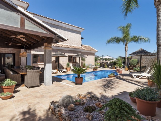 5 Bedrooms Villa in Mijas Costa