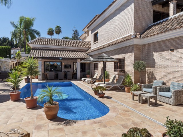 5 Bedrooms Villa in Mijas Costa