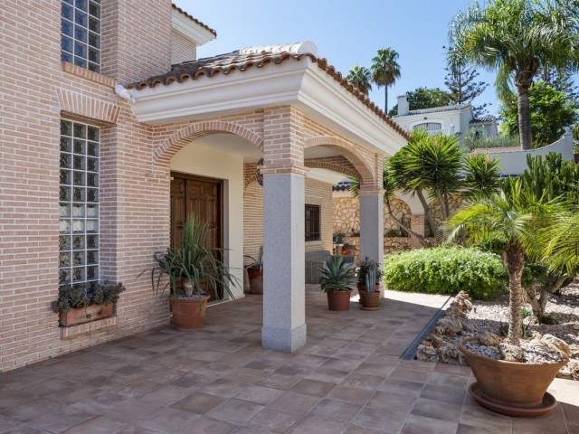 5 Bedrooms Villa in Mijas Costa
