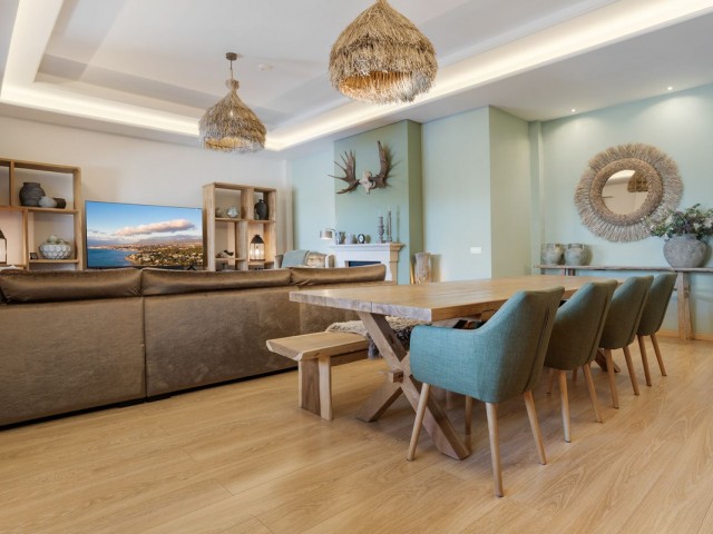 5 Bedrooms Villa in Mijas Costa
