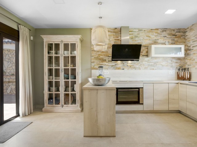 5 Bedrooms Villa in Mijas Costa