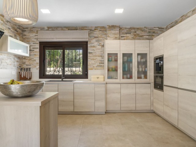 5 Bedrooms Villa in Mijas Costa