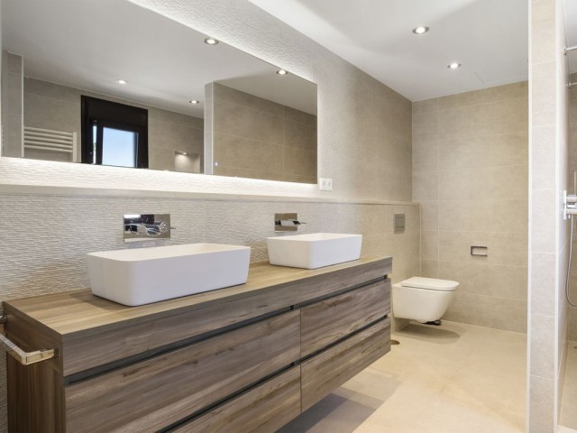 5 Bedrooms Villa in Mijas Costa