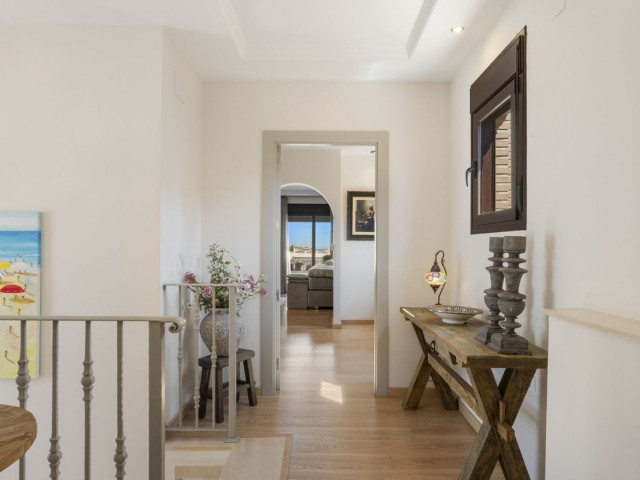 5 Bedrooms Villa in Mijas Costa