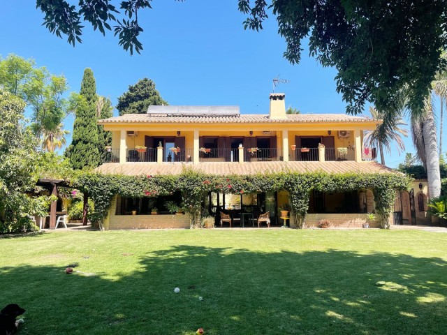 5 Bedrooms Villa in San Pedro de Alcántara