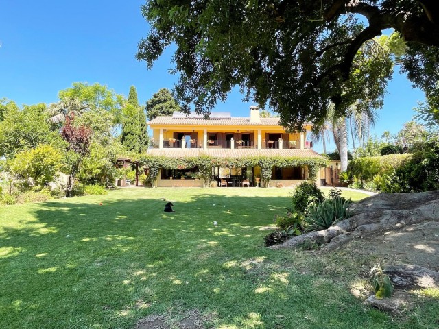 5 Bedrooms Villa in San Pedro de Alcántara