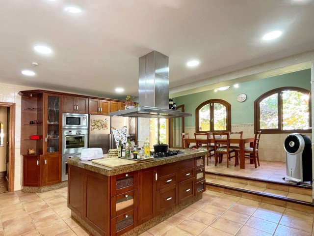 5 Bedrooms Villa in San Pedro de Alcántara