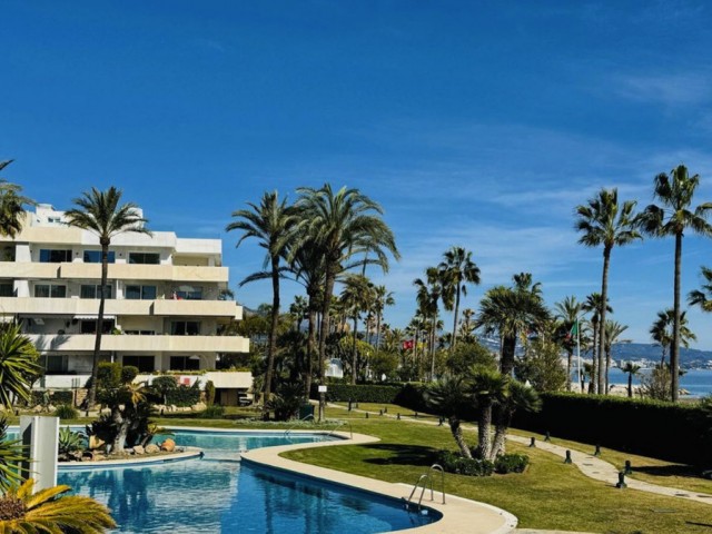 5 Bedrooms Apartment in Marbella