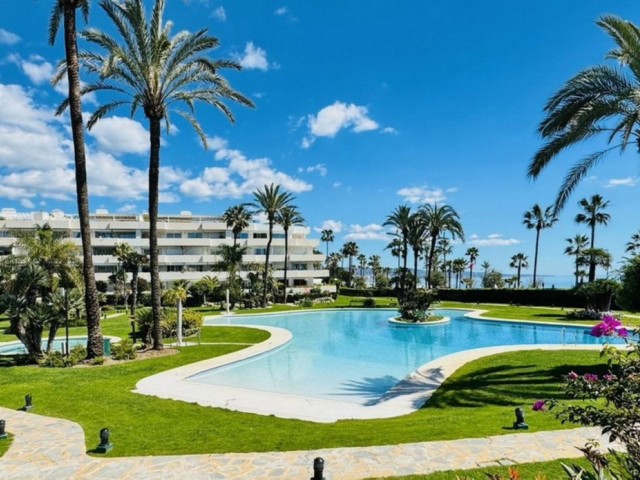 5 Bedrooms Apartment in Marbella