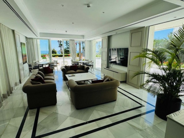 5 Bedrooms Apartment in Marbella