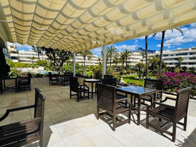 5 Bedrooms Apartment in Marbella