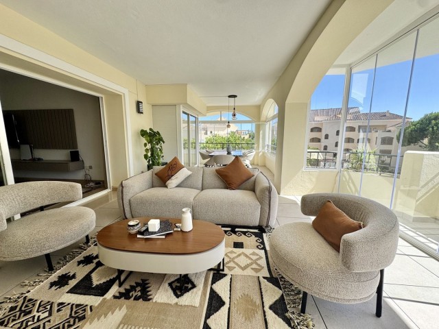 3 Bedrooms Apartment in Elviria