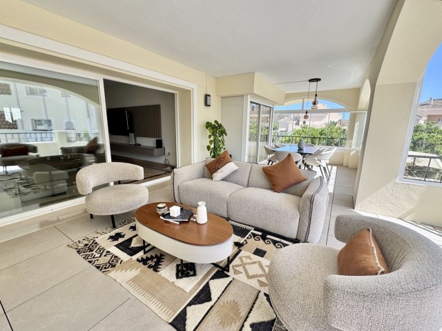 3 Bedrooms Apartment in Elviria