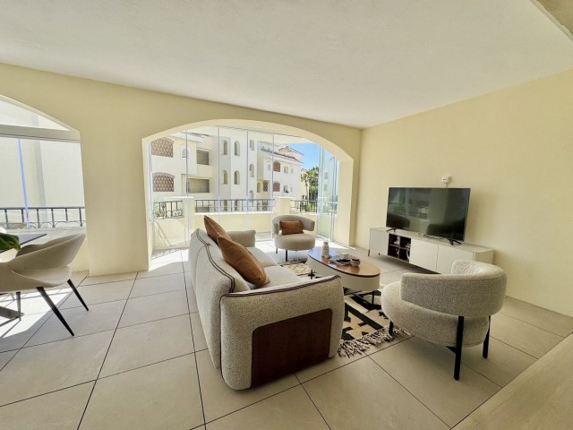 3 Bedrooms Apartment in Elviria