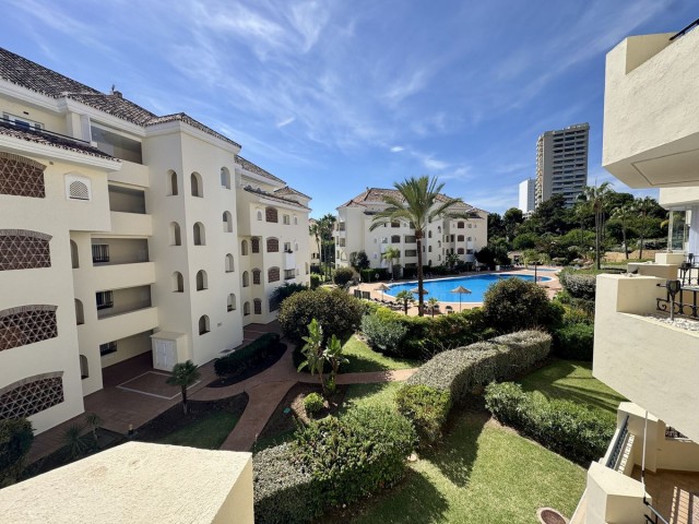 3 Bedrooms Apartment in Elviria