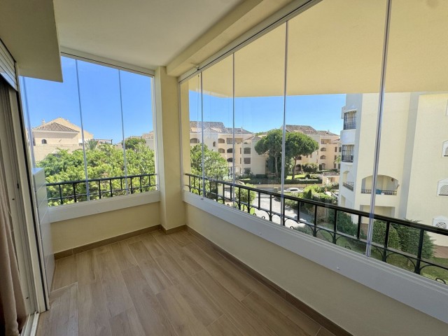 3 Bedrooms Apartment in Elviria