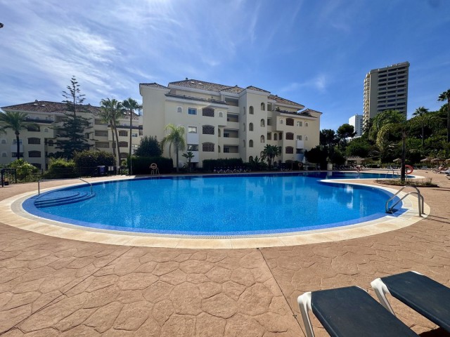 3 Bedrooms Apartment in Elviria