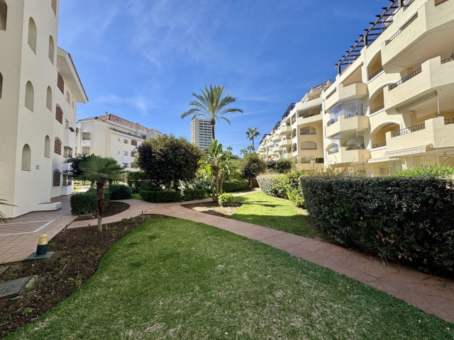 3 Bedrooms Apartment in Elviria