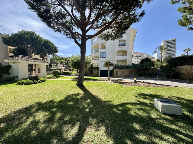 3 Bedrooms Apartment in Elviria