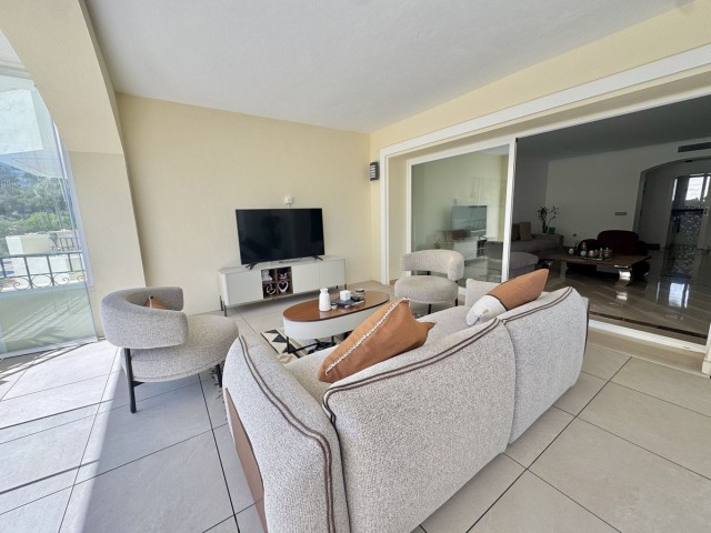 3 Bedrooms Apartment in Elviria