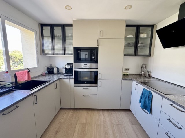 3 Bedrooms Apartment in Elviria