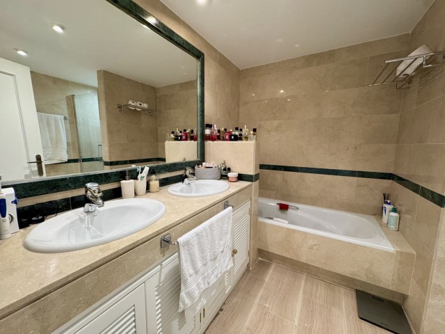 3 Bedrooms Apartment in Elviria