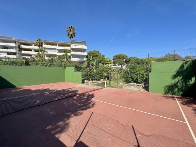 3 Bedrooms Apartment in Elviria