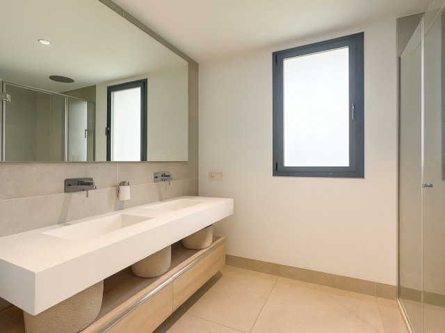 Apartamento con 4 Dormitorios  en Artola